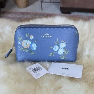 Adorable NWT Coach Tossed Daisy Dark Periwinkle Zippered Cosmetics Case 💙🌼🎁💚